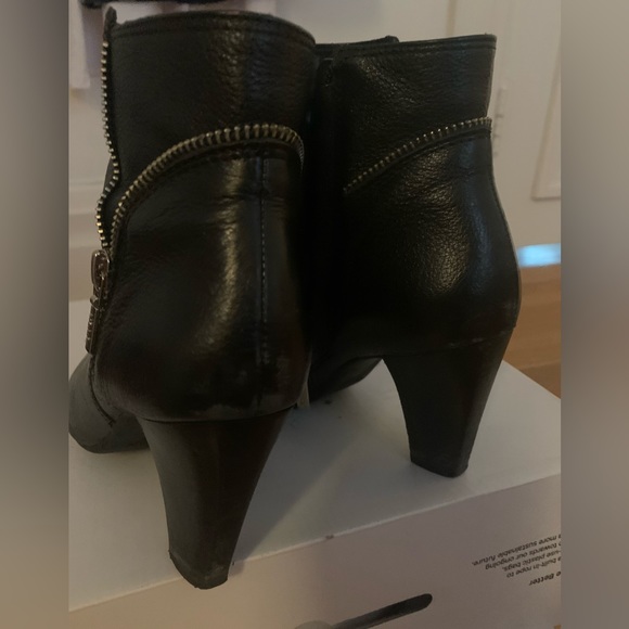 Geox leather booties I’m black barely worn, in great condition - Picture 3 of 3